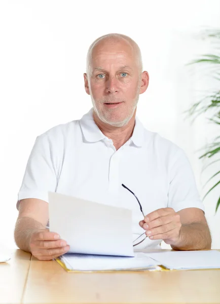 Retrato de um homem de meia-idade — Fotografia de Stock