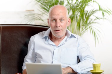 Orta yaşlı bir adamın portresi