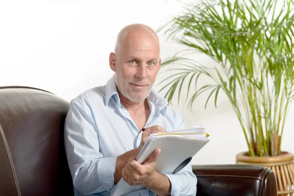 Retrato de un hombre de mediana edad —  Fotos de Stock