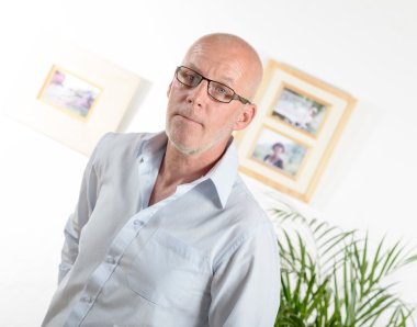 Orta yaşlı bir adamın portresi 