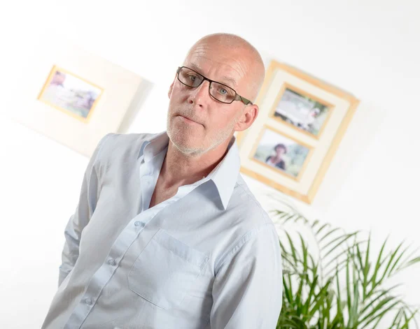 Retrato de un hombre de mediana edad — Foto de Stock