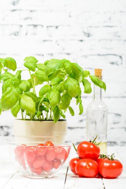 domates ve fesleğen