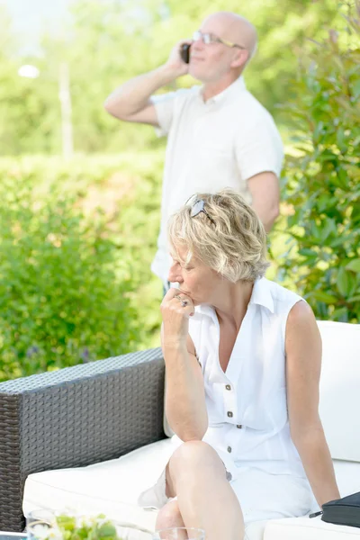 A woman jealous of her husband — Stock Photo, Image