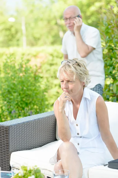 A man cheats on his wife — Stock Photo, Image