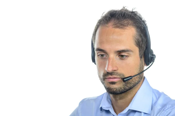 Bonito operador de atendimento ao cliente usando um fone de ouvido — Fotografia de Stock