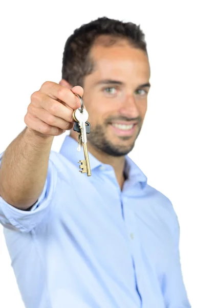 En ung man visar hus nycklar — Stockfoto