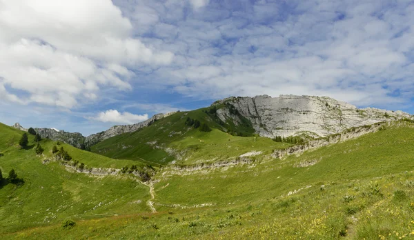 Mountain with a blue sky and small clouds — Stok fotoğraf