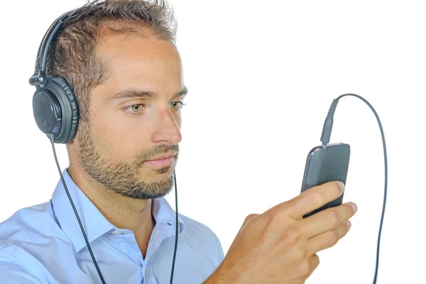 A telefon zenehallgatásra, fiatal férfi — Stock Fotó