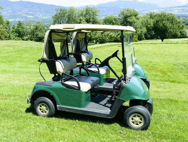 Two green golf cars — Zdjęcie stockowe