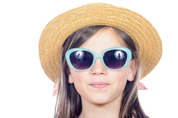 Retrato de uma menina bonita com óculos de sol — Fotografia de Stock