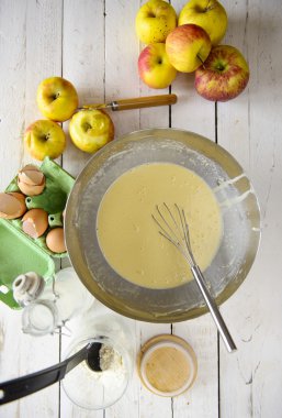 elmalı turta için hamur hazırlık