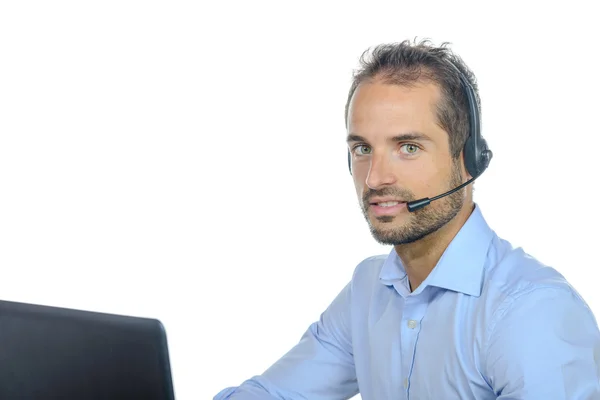 Knappe klant dienst exploitant dragen een headset — Stockfoto