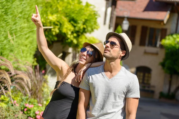 Casal jovem em férias — Fotografia de Stock