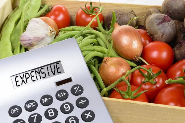 bir hesap makinesi ile sebze yüksek fiyatları