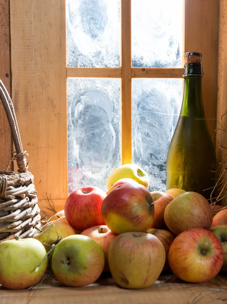 Fles cider met appels — Stockfoto