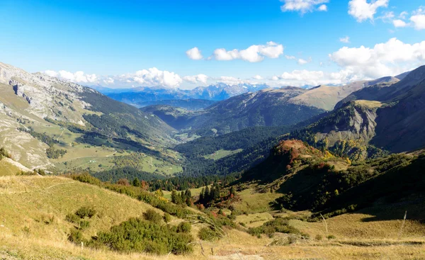 Paisagem montanhosa de outono nos Alpes franceses — Fotografia de Stock
