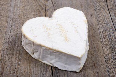 Kalp Neufchatel peynir bir tablo şeklinde