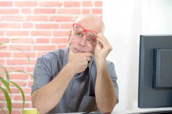 Businessman portrait senior pensive with glasses — Stock Photo, Image