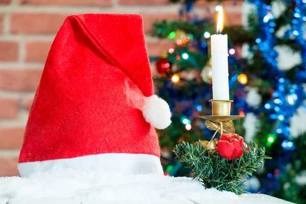 圣诞装饰品与红色的帽子 — 图库照片