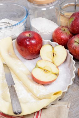 elmalı turta hazırlanması için malzemeler