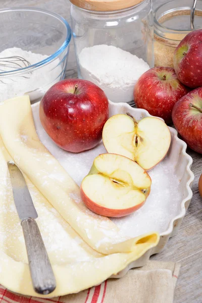 elmalı turta hazırlanması için malzemeler