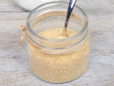  baston şeker dolu cam kavanoz