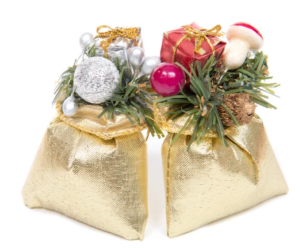 Kerstversiering met twee kleine geschenken — Stockfoto