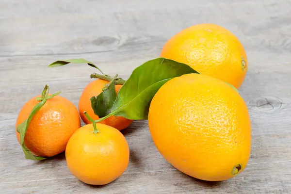 Assortments of tangerines and oranges — Stock Photo, Image