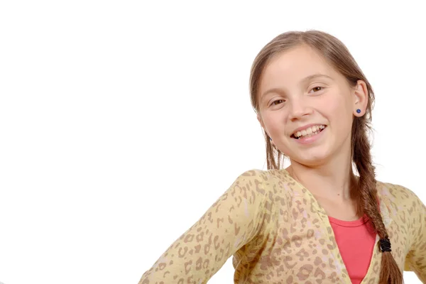 Porträt eines lächelnden kleinen Mädchens isoliert auf weißem Hintergrund — Stockfoto
