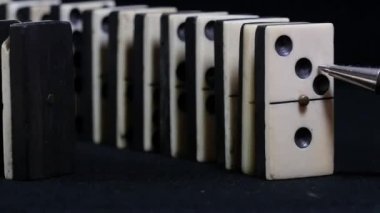 yavaş hareket Domino düşüşü