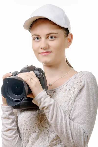 Jovem fotógrafa com boné branco — Fotografia de Stock