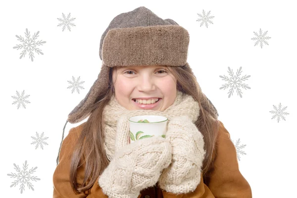 Kinderen mode meisje met winter bontjas en kopje thee — Stockfoto