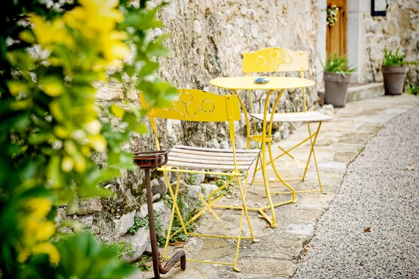 French antique garden lounge yellow metal — Stock Photo, Image