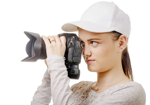 Jovem fotógrafa mulher com tampa branca isolada em branco — Fotografia de Stock