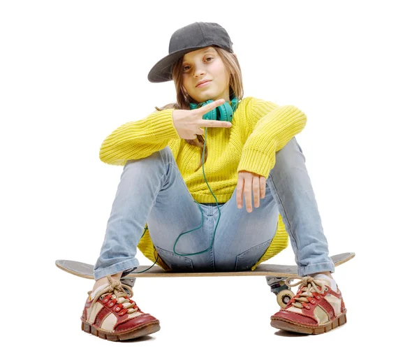 Pretty young girl posing with a skateboard, sitting on skate, o — Stock Photo, Image