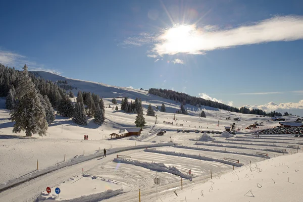 Winterliche Berglandschaft in den französischen Alpen — Stockfoto