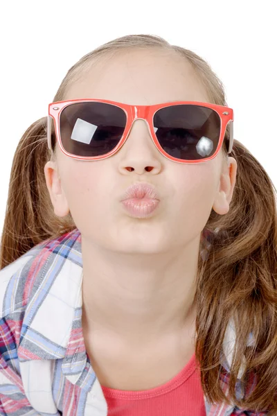 Retrato de uma linda menina com óculos de sol — Fotografia de Stock