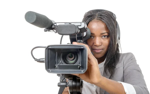 Jovens mulheres afro-americanas com câmera de vídeo profissional e — Fotografia de Stock