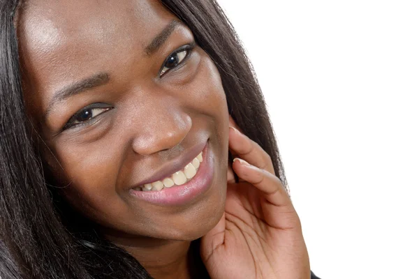 Portrét krásné afroamerické mladé ženy s úsměvem — Stock fotografie