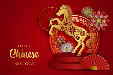 Kürsüde altın atı, çiçekleri ve süslemeleri olan Çin 'in yeni yılı. At afişi yılı