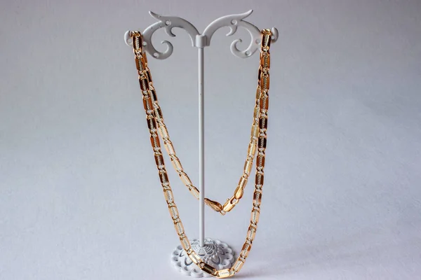 Precious Metal Jewelry. Linked-Chain Design Golden Jewellery