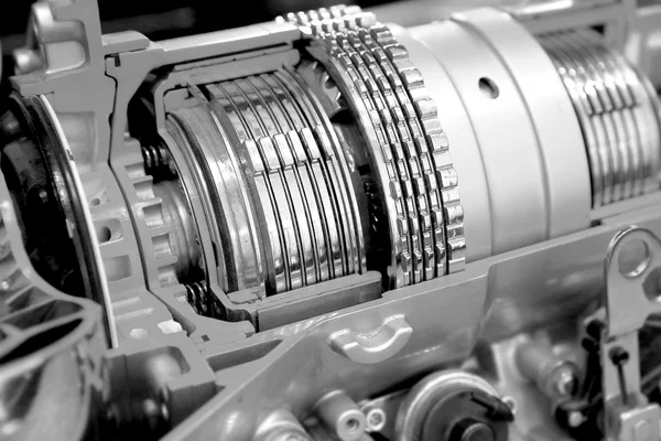 parlak detayları ile araba bölümü için gri arka plan parlak yeni metal motor