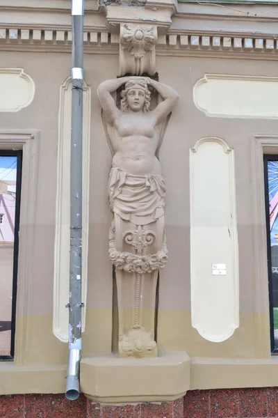 Karyatiden-Frauenstatue — Stockfoto