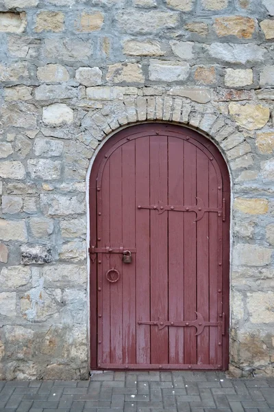 Porta na parede da fortaleza — Fotografia de Stock