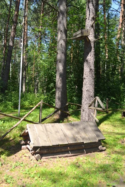 Kyrkogården sibiriska folk Shors i skogen — Stockfoto