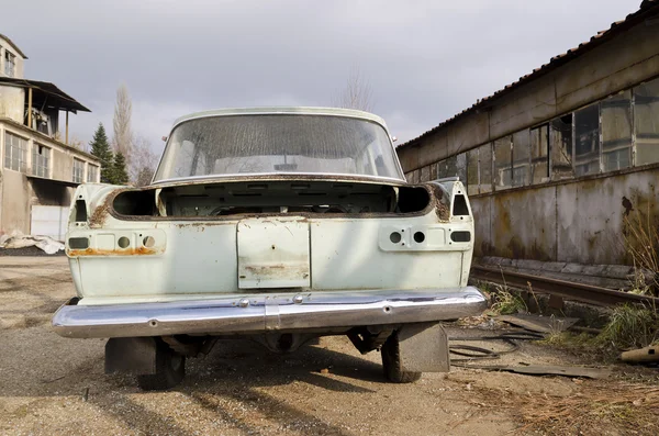 Staré polorozpadlé auto — Stock fotografie