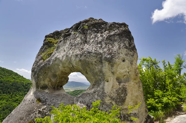 Strange Rock formation near the town of Shumen, Bulgaria, named "Okoto" (The "Eye") — Stock Photo, Image