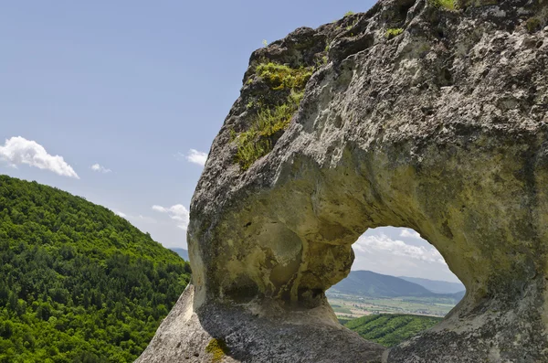 Strange Rock formation near the town of Shumen, Bulgaria, named "Okoto" (The "Eye") — Stock Photo, Image