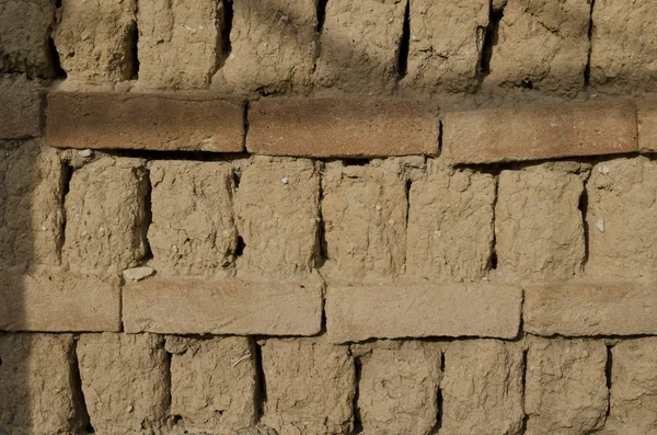 Close up van oude bevuilde bakstenen muur in Bulgarije — Stockfoto