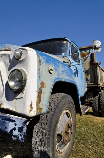 Old dilapidated truck in the eastern Bulgaria — Stock Photo, Image